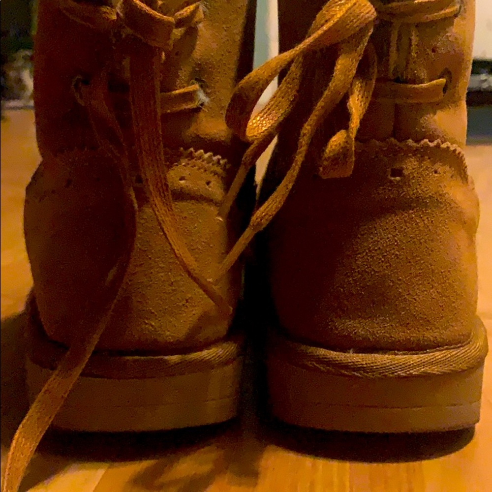 Snugg booties- size 9M